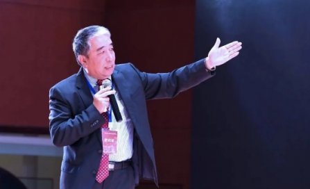 關於中（zhōng）國（guó）裝備製造業發展戰略的思考